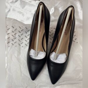 NIB NEVER WORN Elegant Black Heels